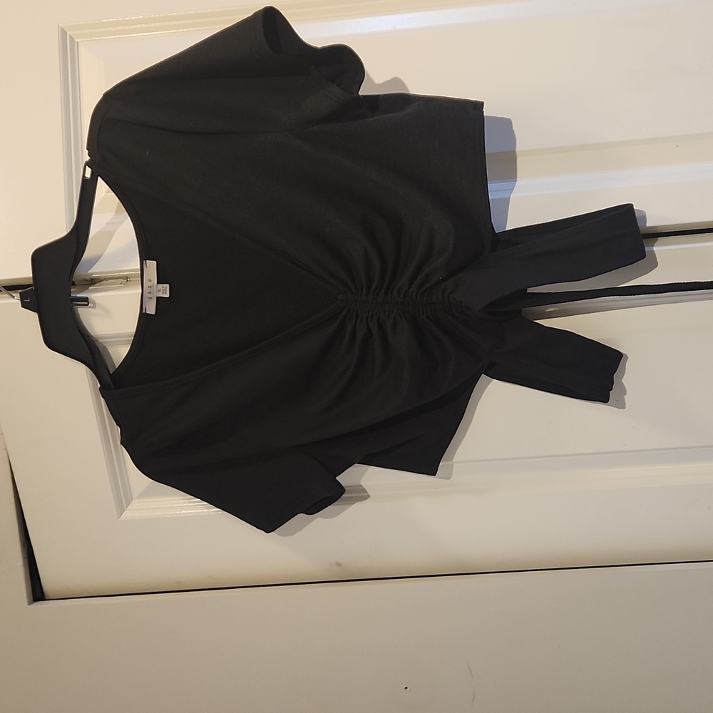 Low Cut Cutout Crop Top